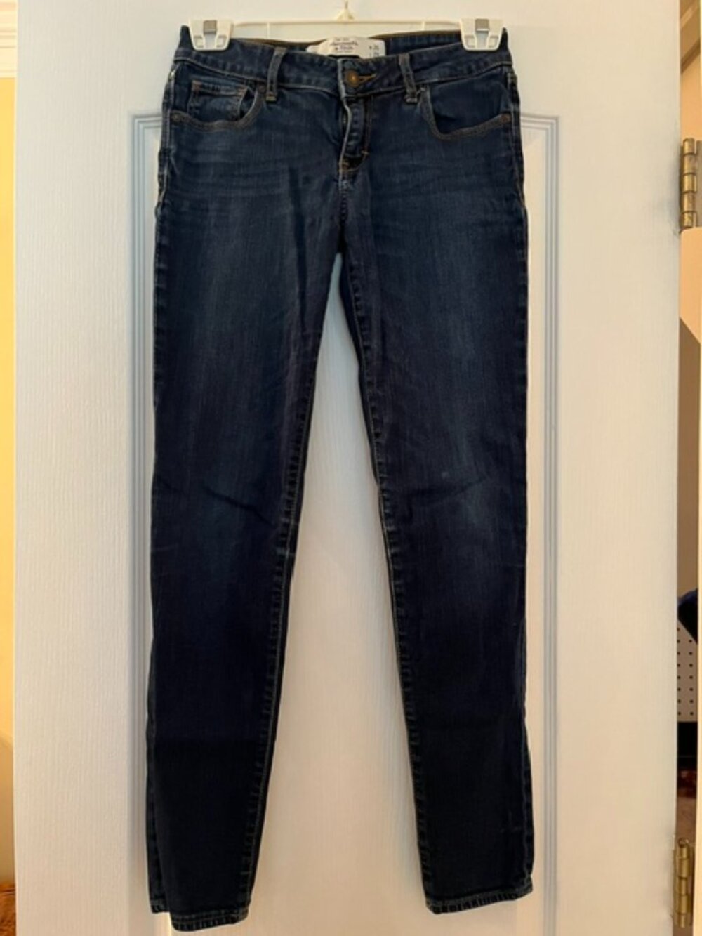 Abercrombie & Fitch Dark Wash Jeans – Size 2S / W26 L29
